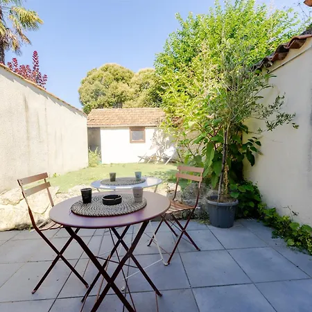 Maison Elegante Avec Jardin I Centre De *