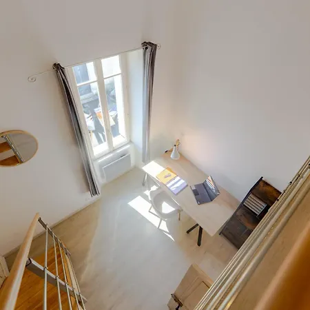 Maison Elegante Avec Jardin I Centre De *