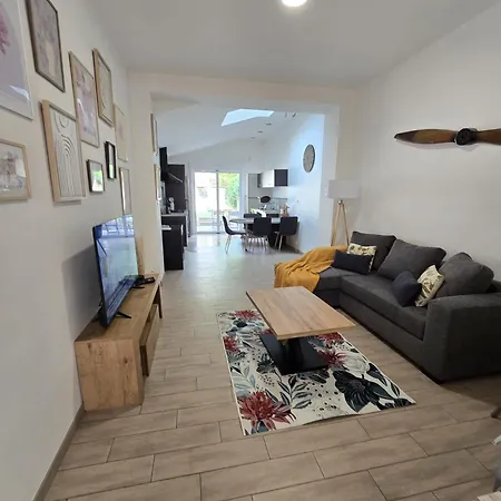 Prázdninový dům Maison Elegante Avec Jardin I Centre De