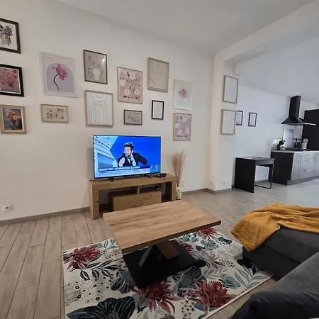 Hébergement de vacances Maison élégante Avec Jardin I Centre De Cognac